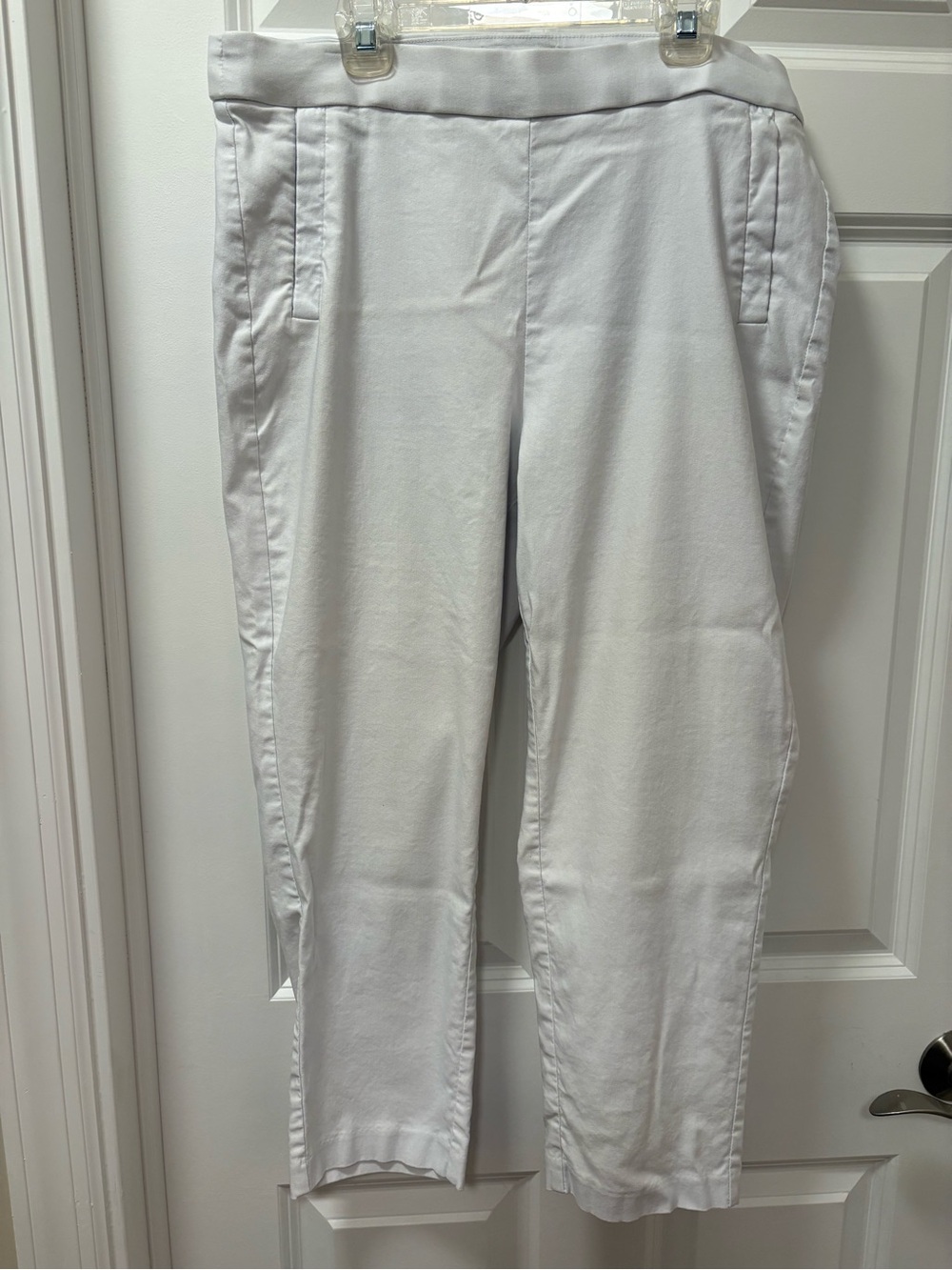Elle Women’s White Pull-On Capris
